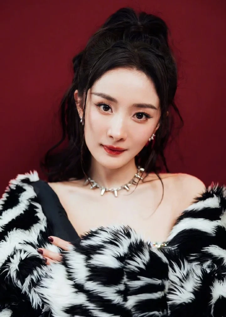 Dương Mịch bị chê thích khoe mẽ, nói hay hơn làm dù đóng phim flop liên tiếp - Hình 2