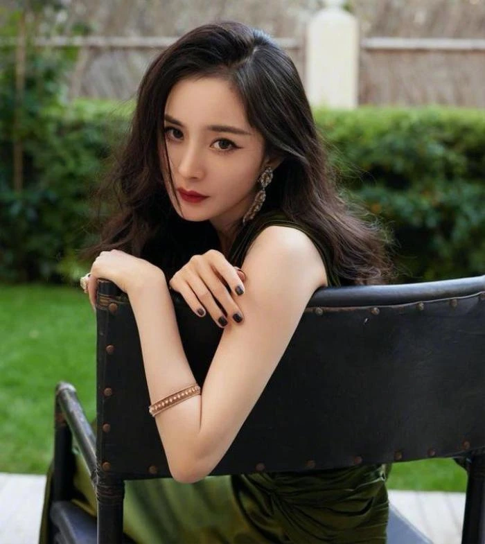 Dương Mịch bị chê thích khoe mẽ, nói hay hơn làm dù đóng phim flop liên tiếp - Hình 4