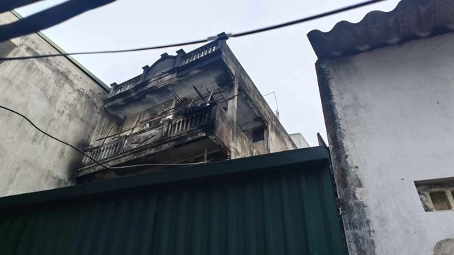Hà Nội: Cháy nhà dân trong ngõ Trại Cá lúc giữa đêm, đồ đạc bị thiêu rụi - Hình 7