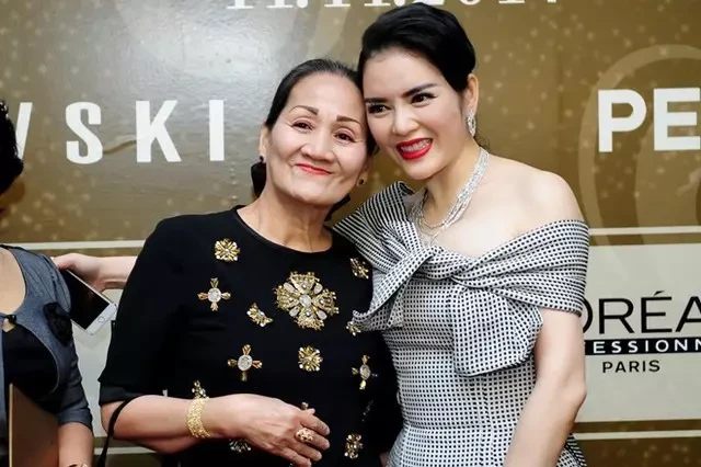Mẹ ruột Lý Nhã Kỳ tự sắm xe hơi 15 tỷ, con gái cũng phải trầm trồ vì chơi lớn - Hình 5