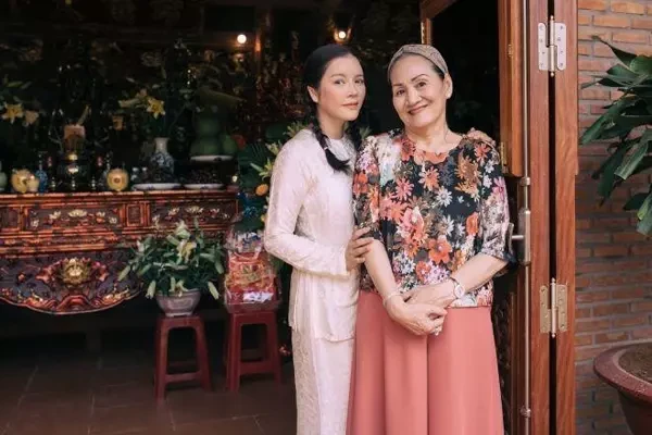 Mẹ ruột Lý Nhã Kỳ tự sắm xe hơi 15 tỷ, con gái cũng phải trầm trồ vì chơi lớn - Hình 6