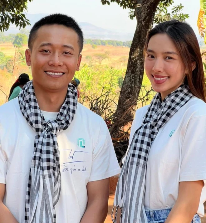 Thùy Tiên quấn quýt Lôi Con, Quang Linh Vlogs ra giọng gia trưởng liền bị quát - Hình 7