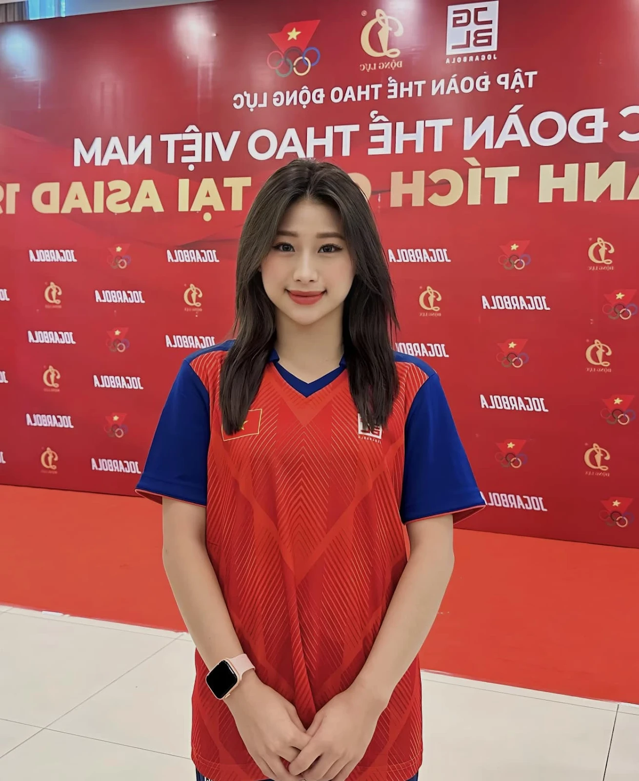 Viên Vibi bị nghi ủng hộ Phạm Như Phương, không xóa clip, còn chấp tay cầu xin? - Hình 1