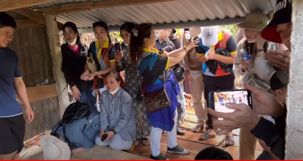 Sư Minh Tuệ ẩn tu sau khi bị Tiktoker, Youtuber tìm tận chòi quay phim, quấy rối - Hình 3
