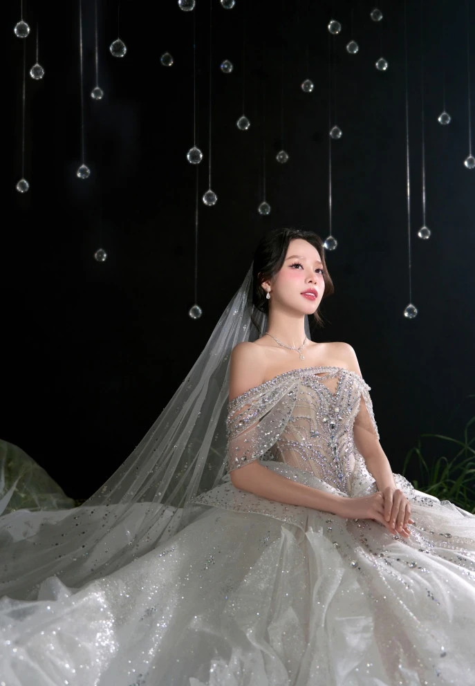 Hoa hậu Thanh Thủy khoe visual, eo con kiến nét căng, hút mắt fan - Hình 12