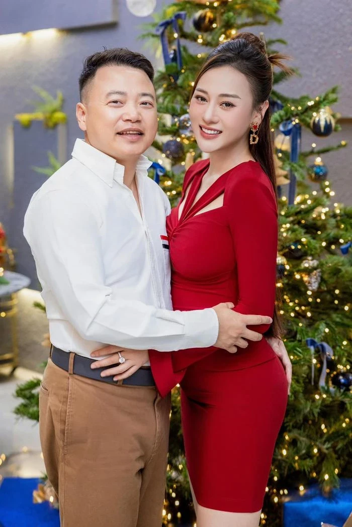 Phương Oanh - Shark Bình công khai rõ mặt 2 cặp song sinh, mẹ bỉm khoe dáng thon - Hình 6