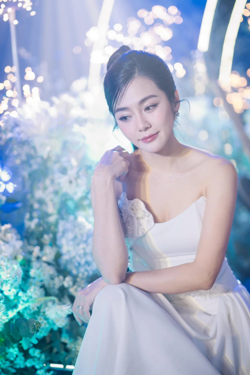 Thu Thủy: MC song ngữ gây sốt sự kiện thời trang, visual không kém mỹ nhân Vbiz - Hình 9