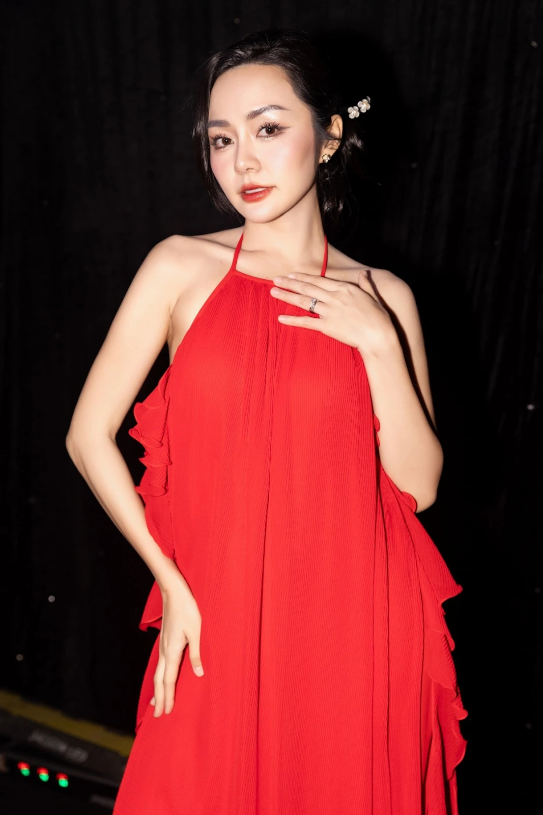 Thu Thủy: MC song ngữ gây sốt sự kiện thời trang, visual không kém mỹ nhân Vbiz - Hình 4