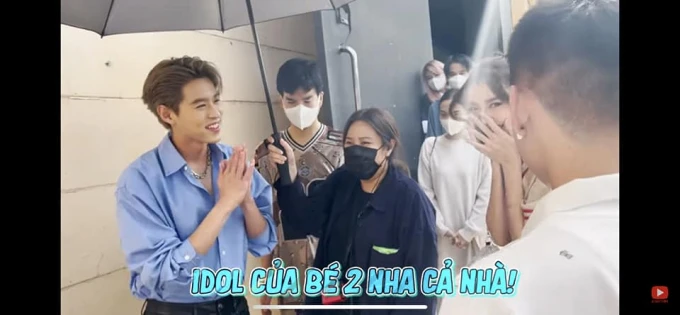 Thùy Tiên thân mật với Billkin dù lần đầu gặp, thái độ khác hẳn với Quang Linh - Hình 3