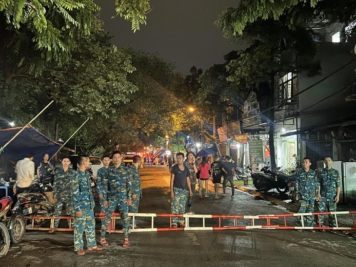Vụ cháy ở phố Định Công Hạ: hàng hóa bịt kín lối đi, TP Hà Nội chỉ đạo khẩn - Hình 9