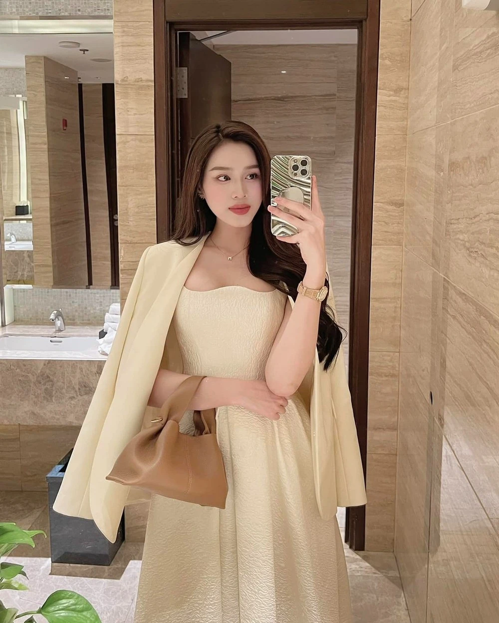 Đỗ Thị Hà đăng story vỏn vẹn 8 chữ, hé lộ bệnh tình khiến netizen lo lắng - Hình 6