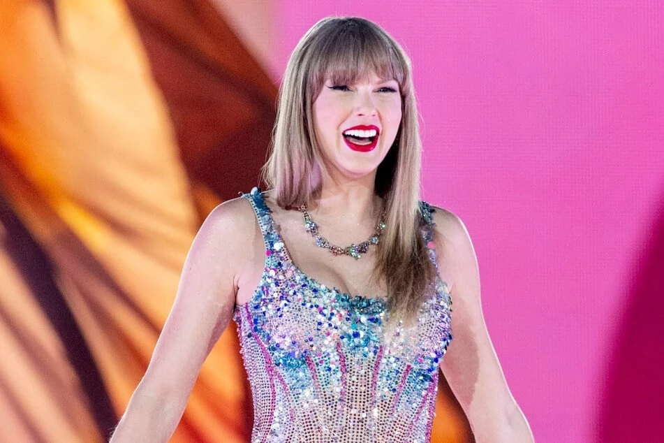 Taylor Swift gặp kiếp nạn với The Eras Tour, bị phạt vì concert ồn quá mức - Hình 3