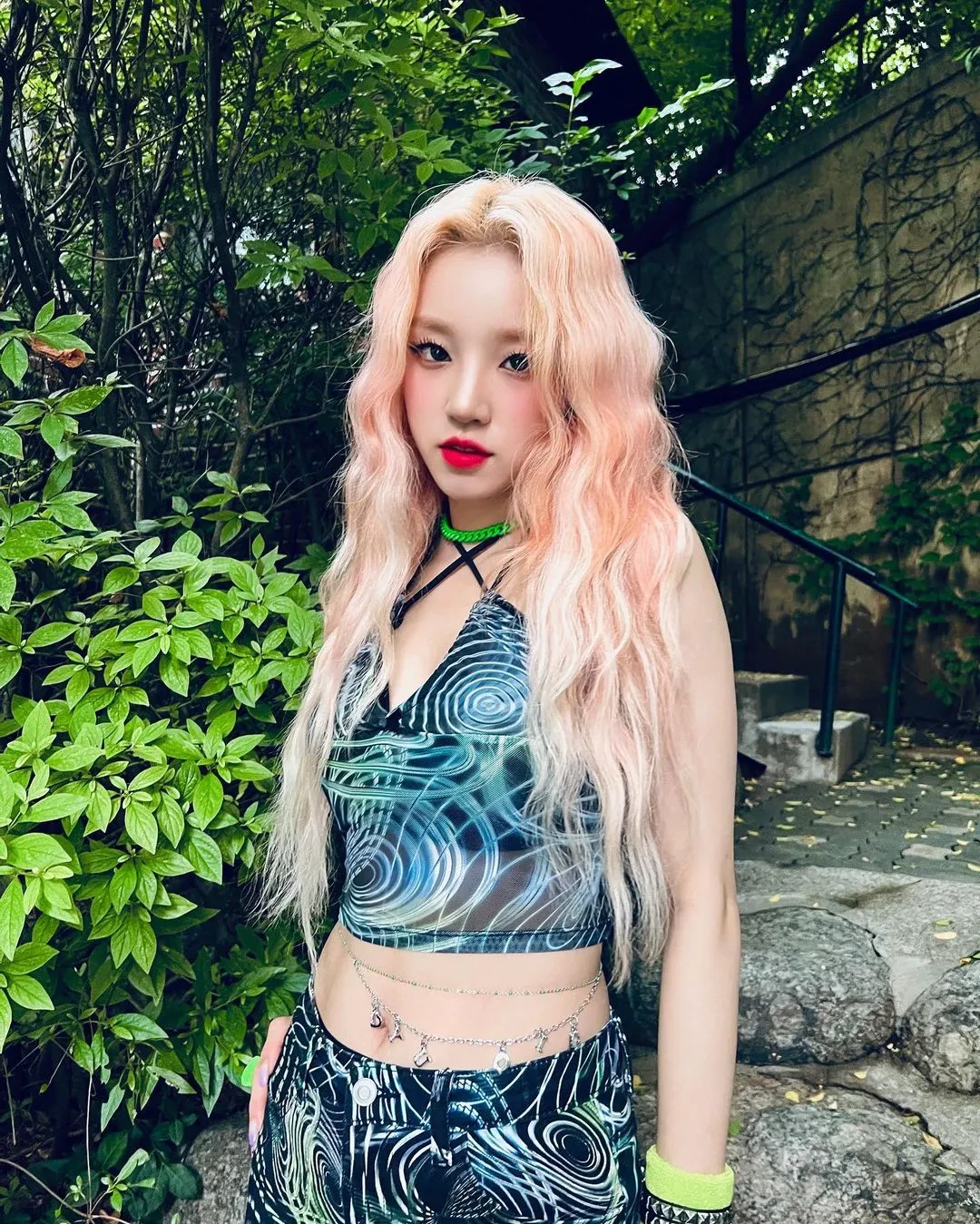Yuqi (Tống Vũ Kỳ): Rich kid thứ thiệt của (G)I-DLE, gia thế bố mẹ cực quyền lực - Hình 6