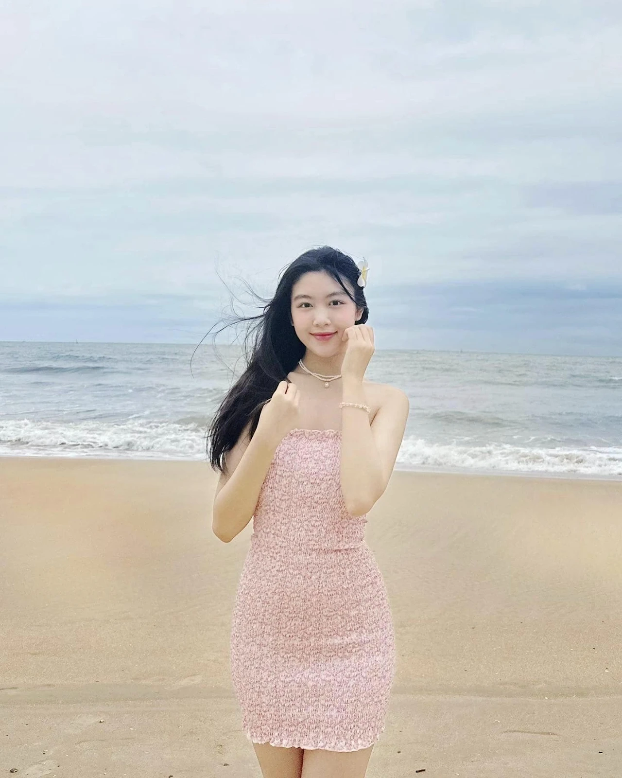 Con gái Quyền Linh đẹp phát sáng ở lễ tốt nghiệp, được bố khuyên can thi hoa hậu - Hình 6