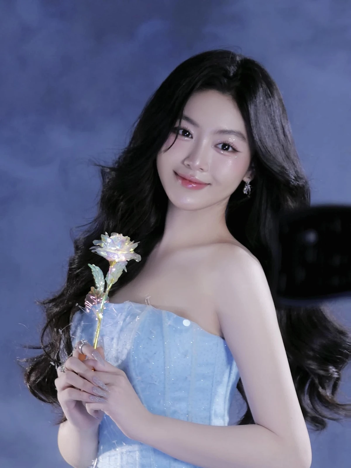 Con gái Quyền Linh đẹp phát sáng ở lễ tốt nghiệp, được bố khuyên can thi hoa hậu - Hình 5