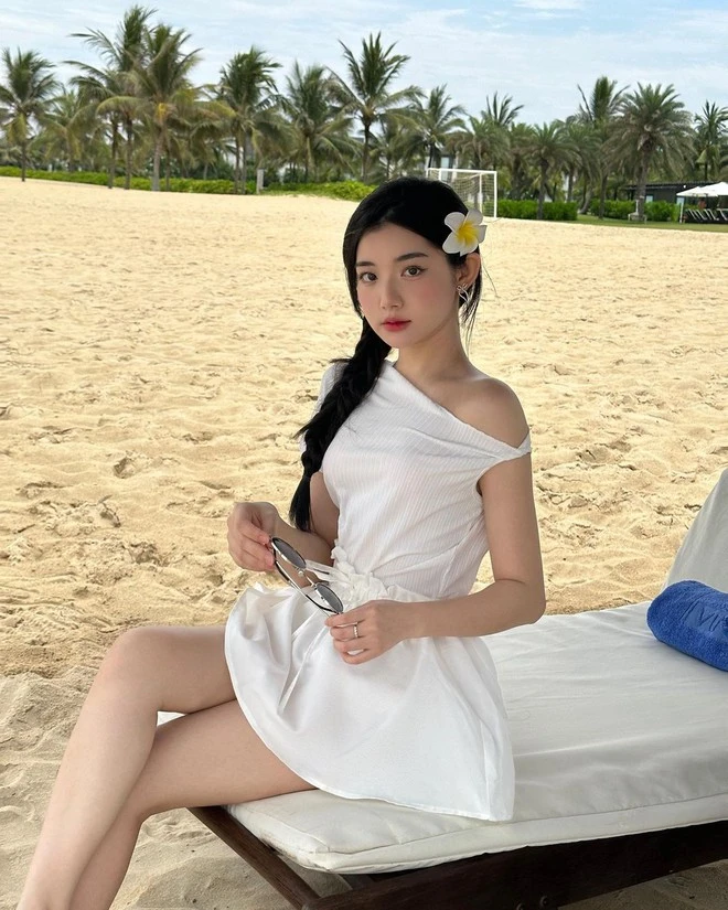 Tiên nữ mukbang Quỳnh Trương hóa tiên nữ mùa hè, style bánh bèo gây mê hoặc - Hình 4