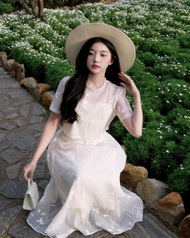 Tiên nữ mukbang Quỳnh Trương hóa tiên nữ mùa hè, style bánh bèo gây mê hoặc - Hình 2