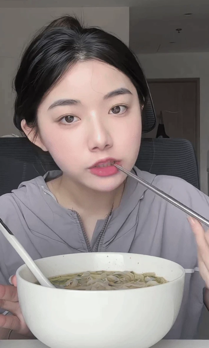 Tiên nữ mukbang Quỳnh Trương hóa tiên nữ mùa hè, style bánh bèo gây mê hoặc - Hình 5