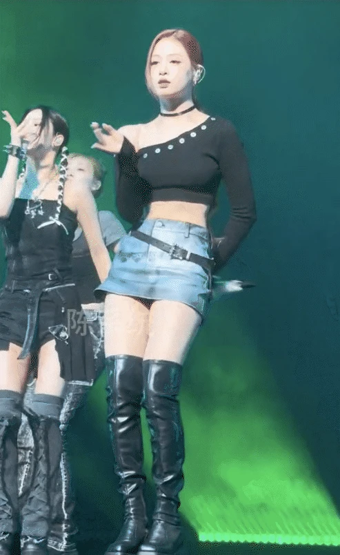 Ahyeon (Baby Monster) cố bắt chước đàn chị Jennie, lên highnote như đấm vào tai - Hình 3