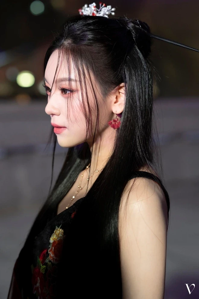 Umji (GFriend): Từ lỗ hổng nhan sắc không dám ngẩng mặt đến visual của nhóm - Hình 11