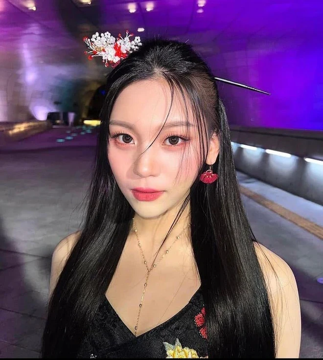 Umji (GFriend): Từ lỗ hổng nhan sắc không dám ngẩng mặt đến visual của nhóm - Hình 12