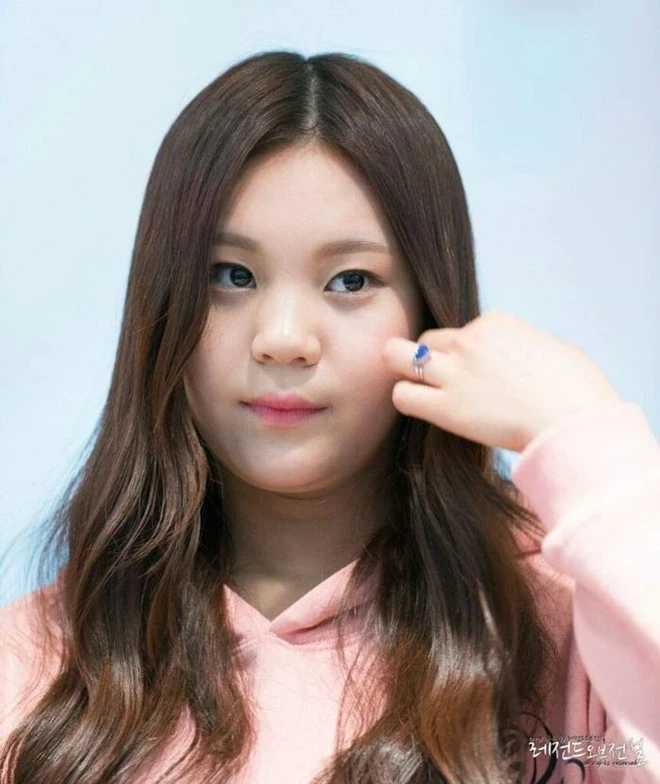 Umji (GFriend): Từ lỗ hổng nhan sắc không dám ngẩng mặt đến visual của nhóm - Hình 2