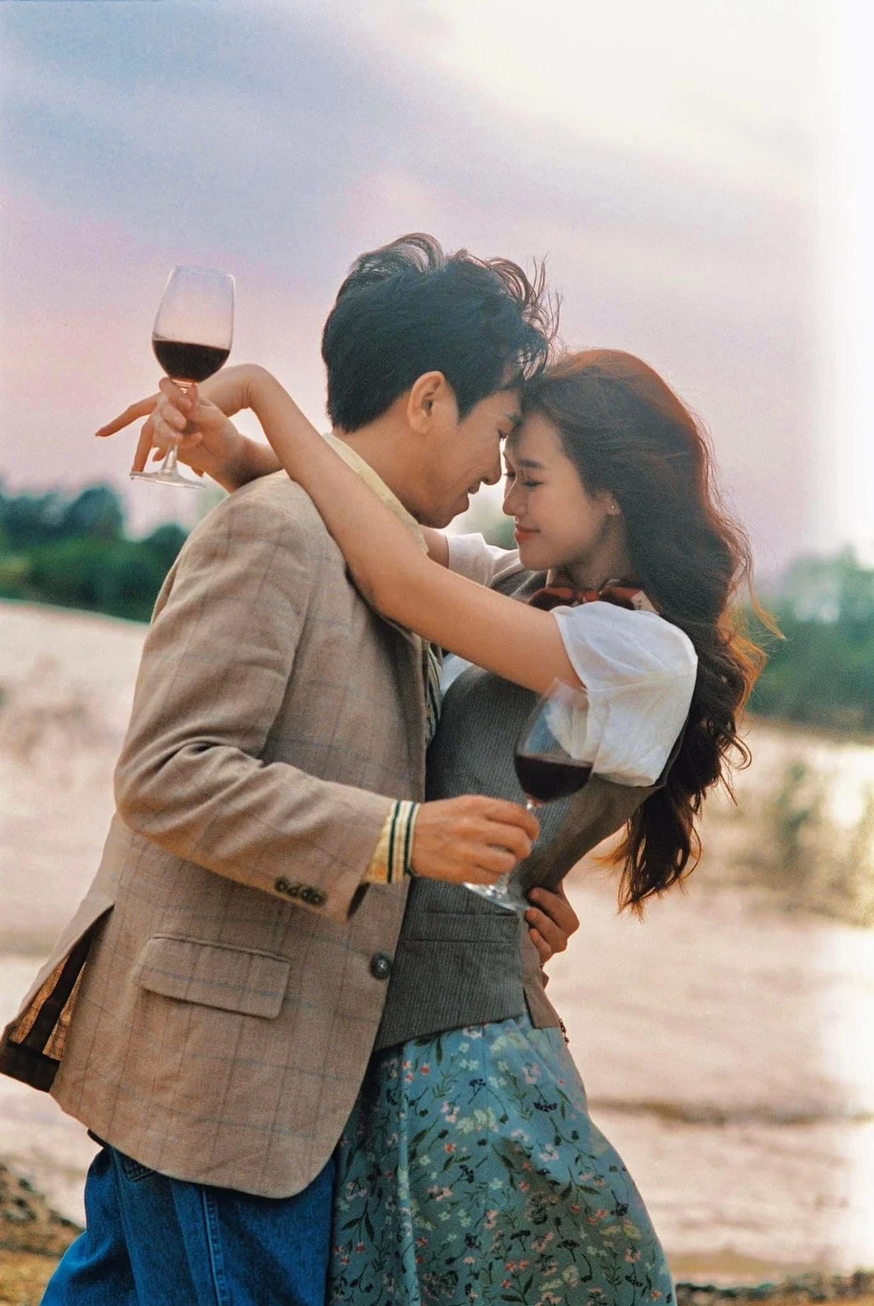 Anh Đức chính thức công bố ngày cưới, khoe ảnh cô dâu chú rể xứng đôi vừa lứa - Hình 8