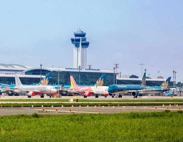 Vụ 2 máy bay suýt lao vào nhau: kiểm soát viên không lưu bị khởi tố điều tra - Hình 1