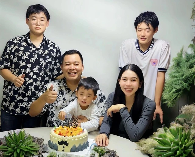 Chồng Hằng Du Mục rải hoa hồng, kết hình trái tim đầy nhà, xin lỗi vợ để quay về - Hình 7