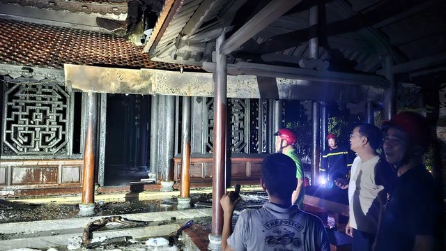 Huế: Chùa Thuyền Lâm cháy dữ dội, nhiều đồ đạc khu vực chánh điện bị thiêu rụi - Hình 4