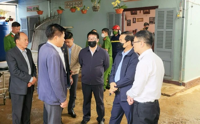 Huế: Chùa Thuyền Lâm cháy dữ dội, nhiều đồ đạc khu vực chánh điện bị thiêu rụi - Hình 13