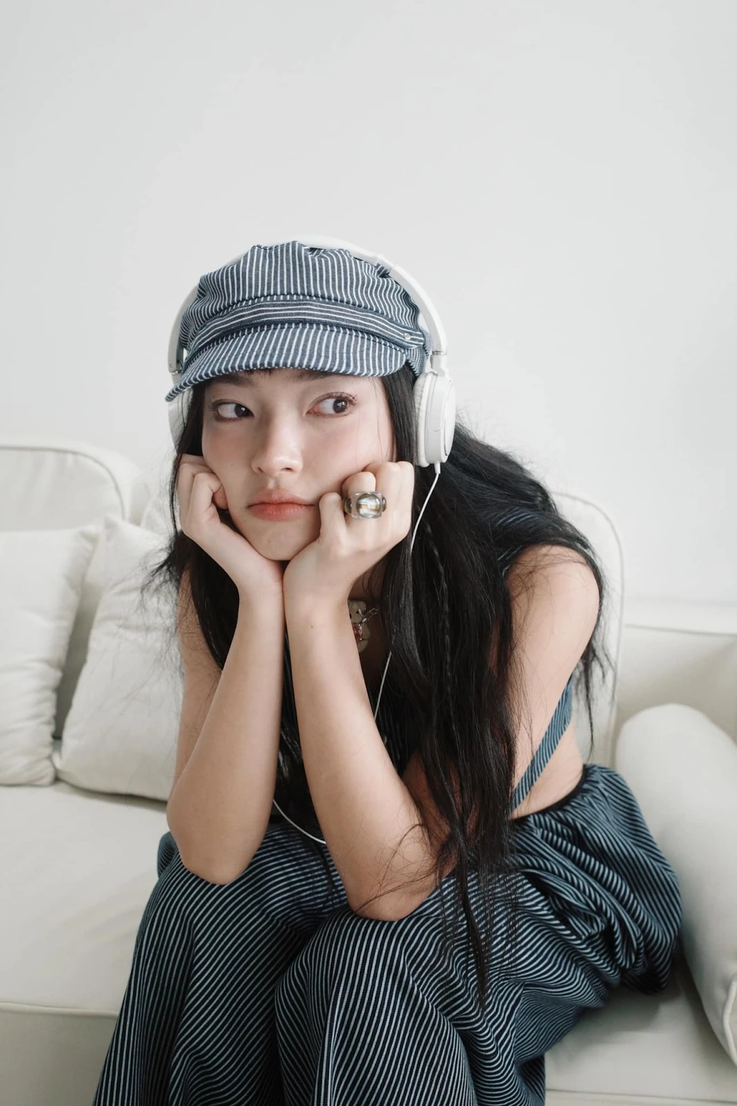 Châu Bùi bàng hoàng khi bị quay lén lúc thay đồ, thủ phạm là người trong ekip - Hình 2