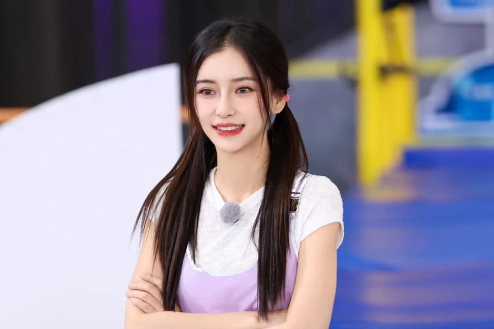 Angelababy bít đường trở lại showbiz, Huỳnh Hiểu Minh hạnh phúc bên bạn gái - Hình 4