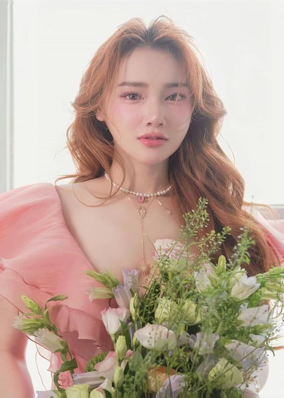 Nhã Phương từng cầm mic hát phụ họa, thông báo cuối năm sẽ debut vai trò mới? - Hình 5