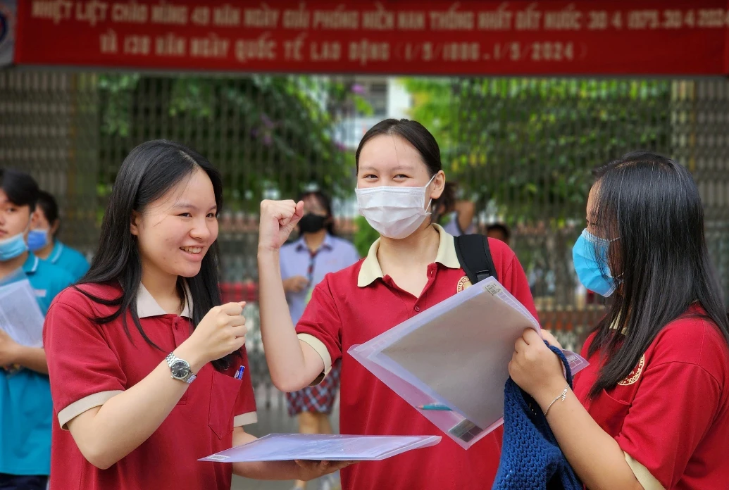 Nhiều thí sinh trúng tủ Đất nước nhận đề thi liền reo hò vui sướng - Hình 2