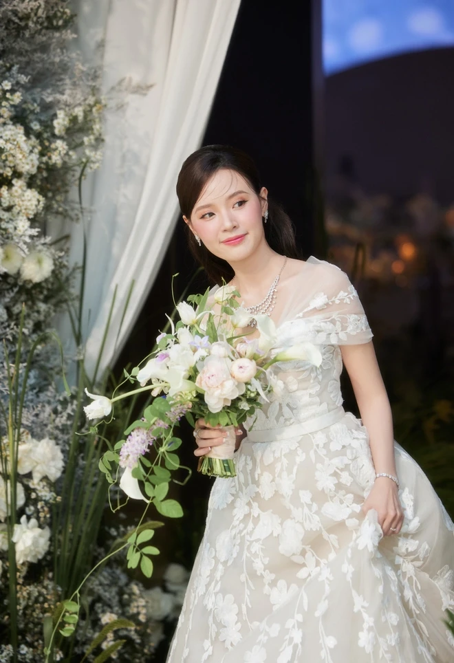 Tiệc cưới Midu: 4 ngày đêm để hoàn thành, quy mô hoành tráng, thực đơn đắt đỏ - Hình 12
