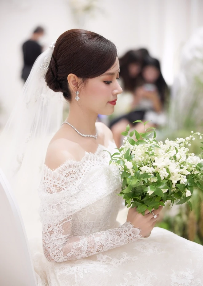 Tiệc cưới Midu: 4 ngày đêm để hoàn thành, quy mô hoành tráng, thực đơn đắt đỏ - Hình 10