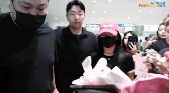 Jisoo xuất hiện trên hồ sơ tội phạm, thất vọng vì fan tấn công, ném phở vào mặt? - Hình 6