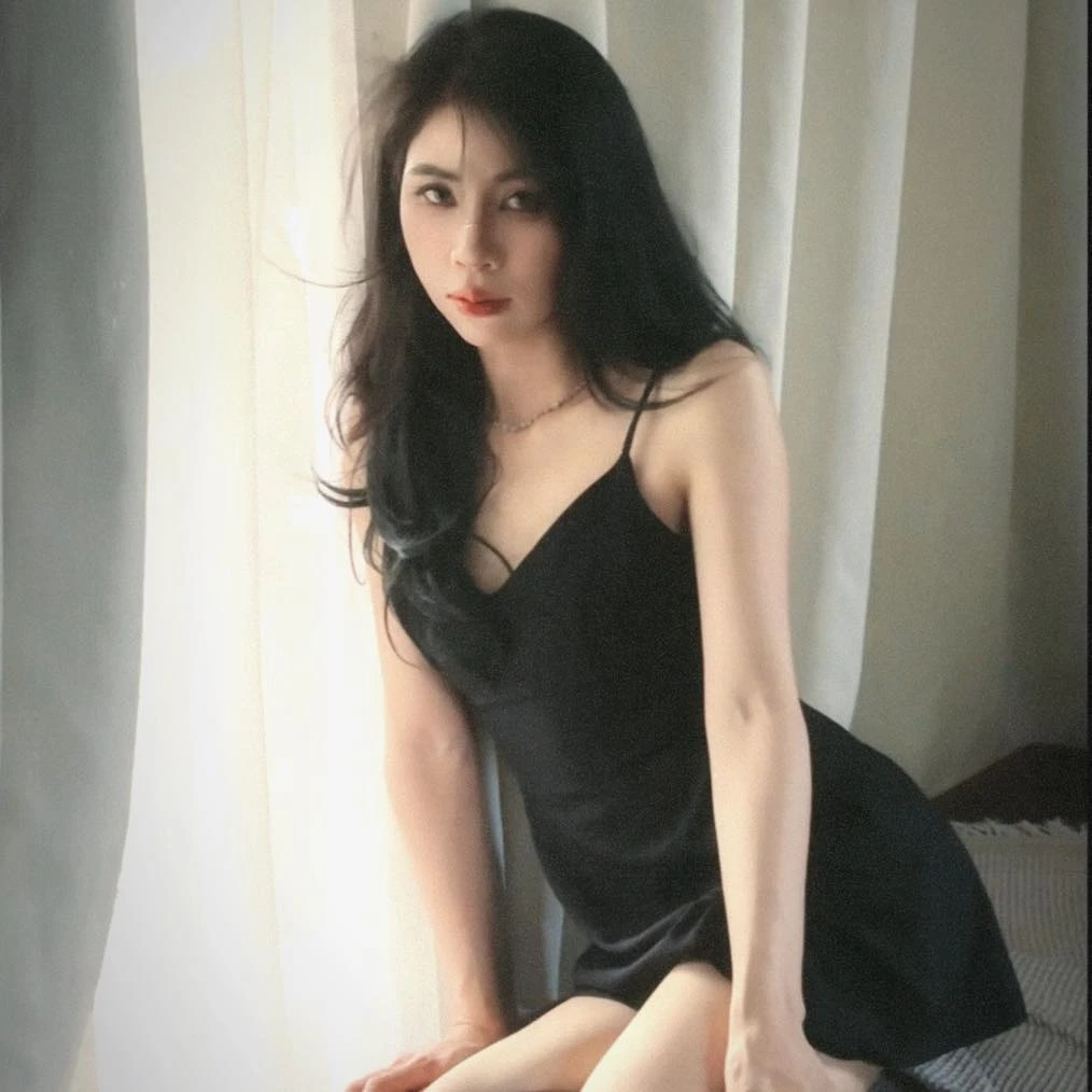 Thơ Nguyễn hiếm hoi livestream sau giải nghệ, mặt nhăn nhó, than vì nhiều fan - Hình 6