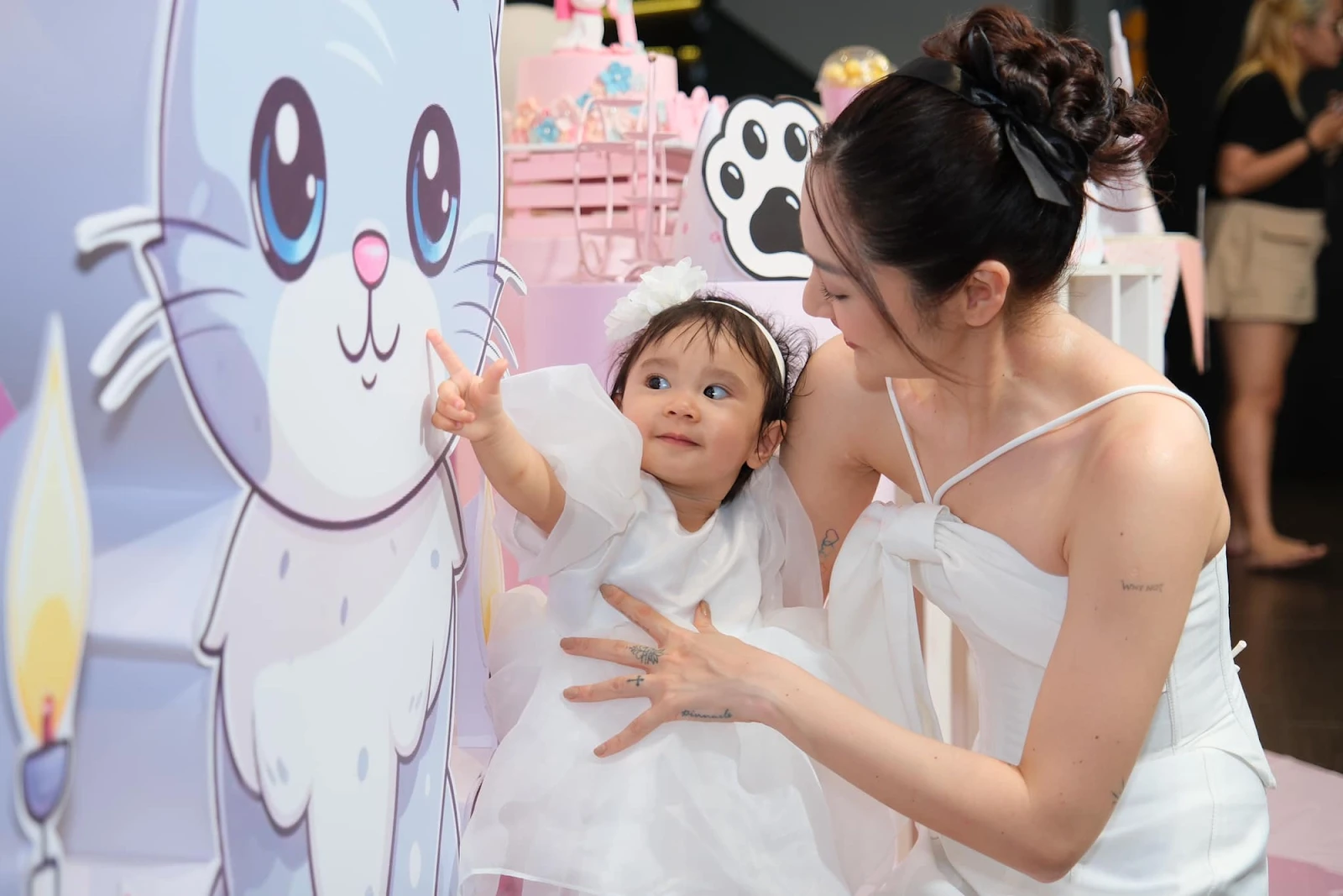 Bảo Anh mừng thôi nôi con gái Misumi, Trường Giang - Nhã Phương quậy tưng bừng - Hình 4