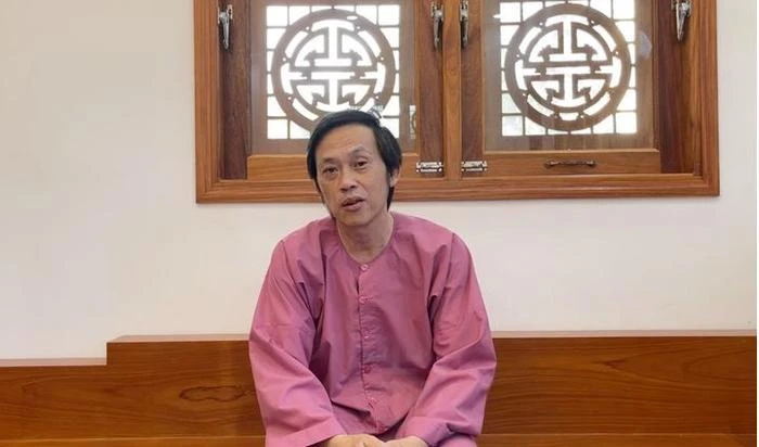 Hoài Linh vừa sống lại đã phản ứng gay gắt khi khán giả dí điện thoại vào mặt - Hình 5