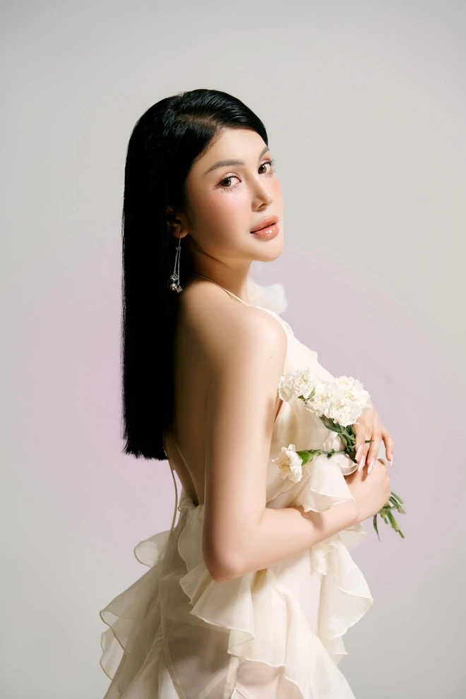 Lily Chen: Từng bị đồn yêu chung bồ tỷ phú với Ngọc Trinh, đại gia ngầm Vbiz - Hình 11