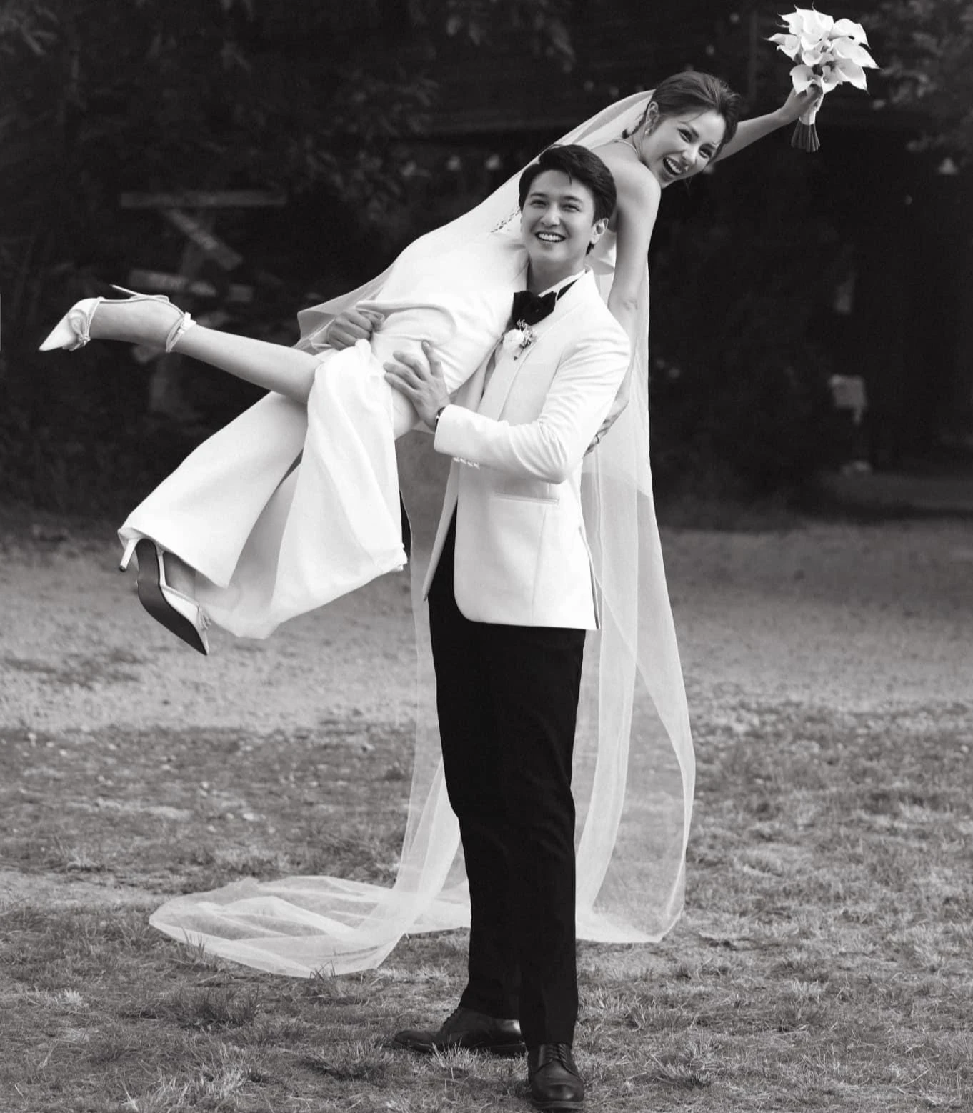 Ảnh cưới đẹp như mơ của Huỳnh Anh và vợ MC hơn 6 tuổi - Hình 12