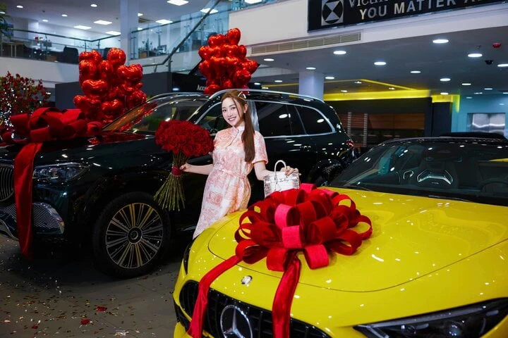 Diễn viên Đồng tiền xương máu tặng vợ trẻ 2 chiếc ô tô giá hơn chục tỷ đồng - Hình 4