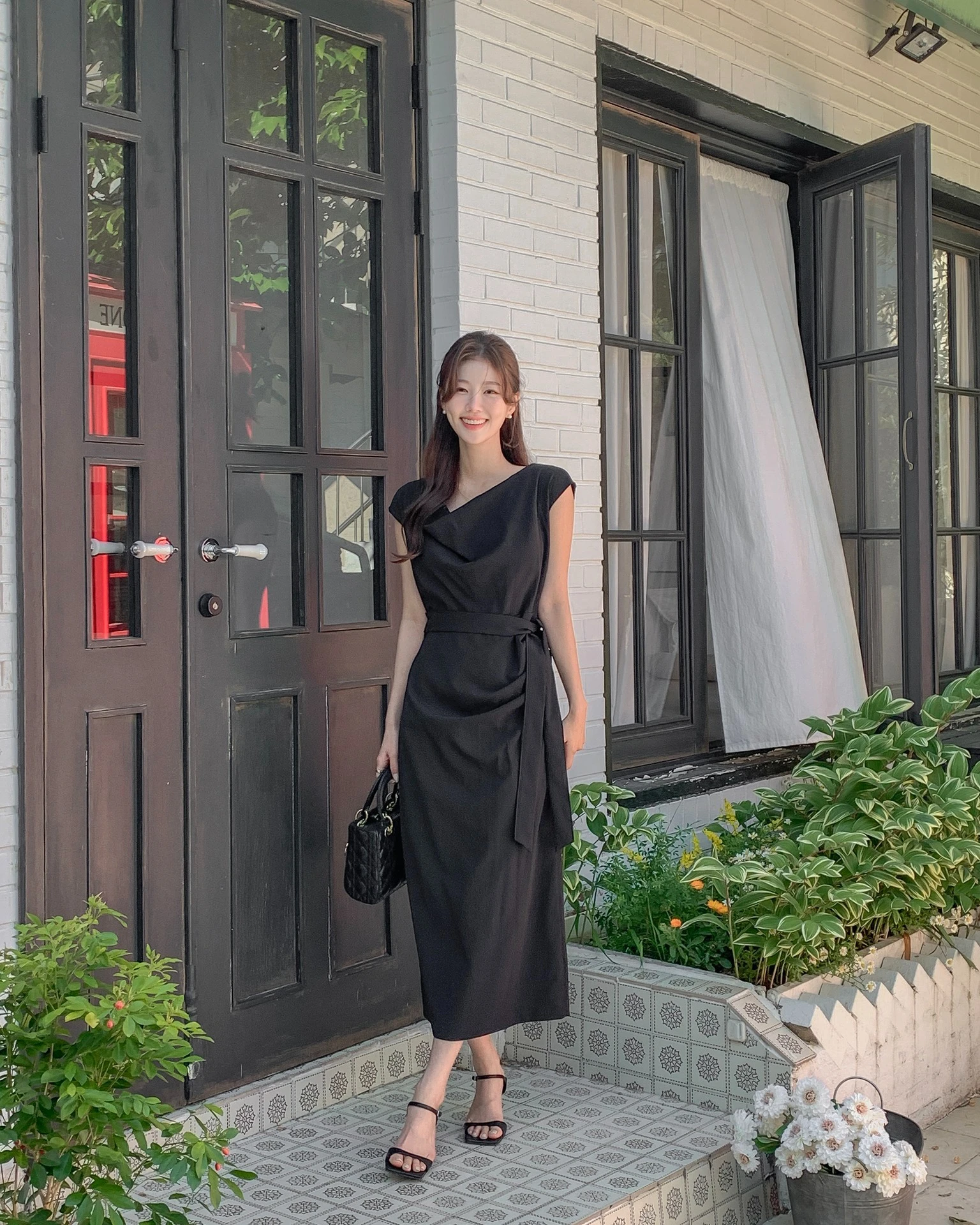 Gợi ý 10 set đồ gọn gàng để chị em mặc đi làm trong ngày mưa gió - Hình 3