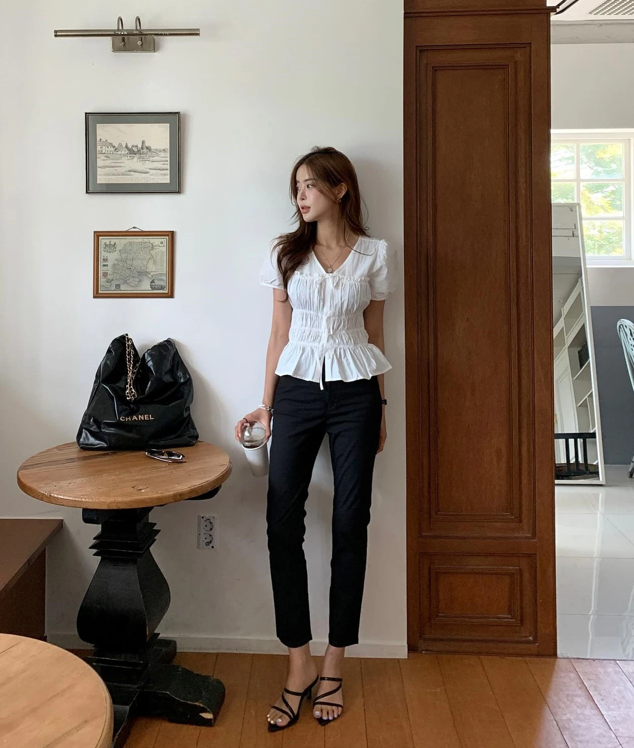 Gợi ý 10 set đồ gọn gàng để chị em mặc đi làm trong ngày mưa gió - Hình 2