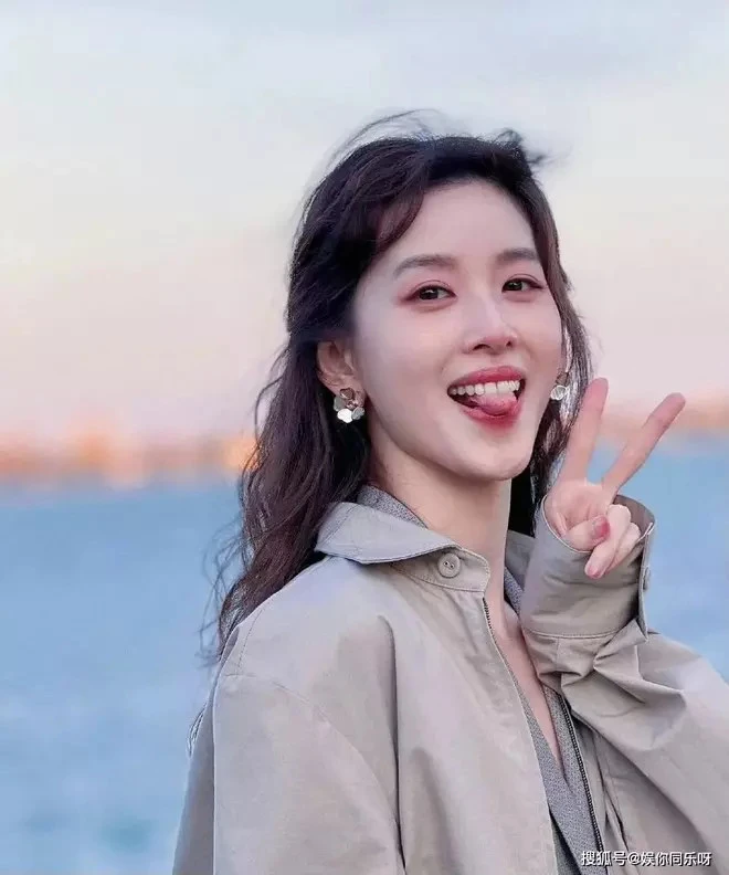 Hot girl trà sữa trải qua 2 lần sinh nở cho chồng tỷ phú: Tóc bạc trắng ,nhan sắc gây tiếc nuối - Hình 1