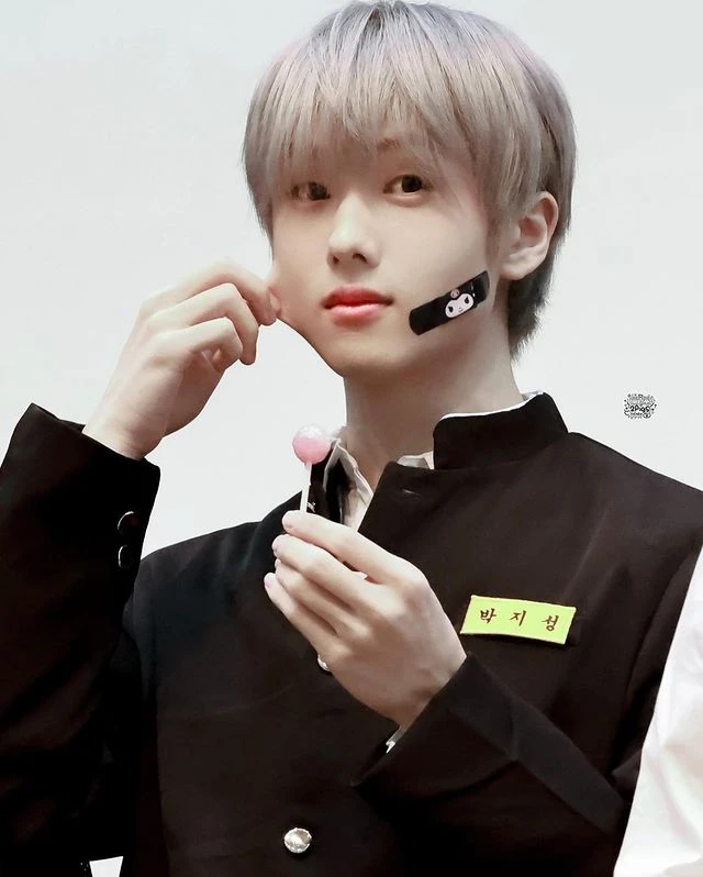 Jisung(NCT): Em út quyền lực nhà SM, ngã 3 lần trên sân khấu vẫn say sưa hát - Hình 5