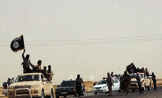 Quân đội Iraq không kích, phá hủy hàng chục khu vực ẩn náu của IS - Hình 1