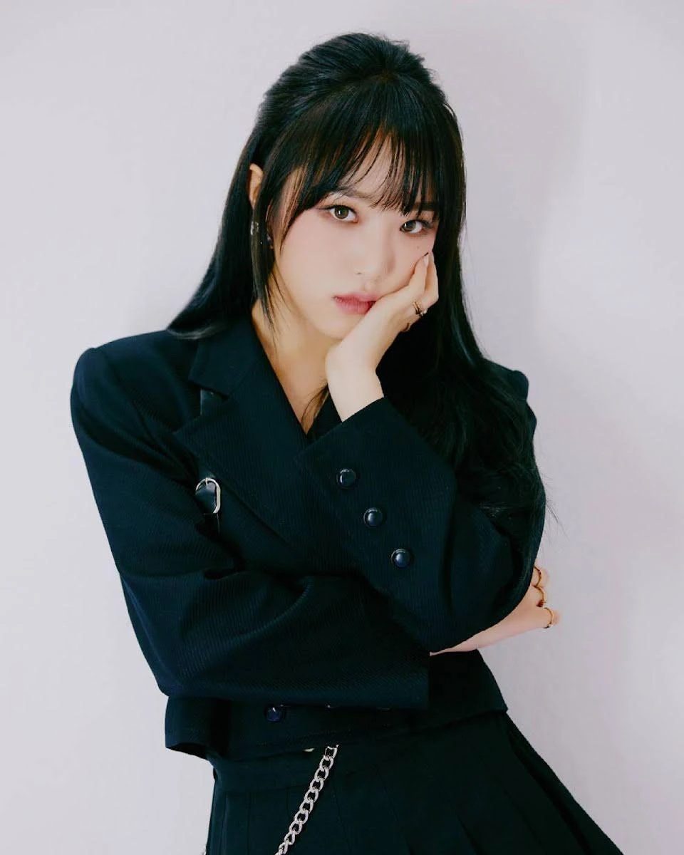 Choi Yena: Cựu thành viên IZ*ONE từng mắc ung thư, bị nghi đổi tình lấy tiếng - Hình 1